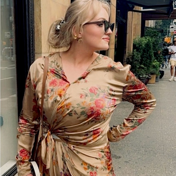 Meet your Posher, Emily - Picture 1 of 1